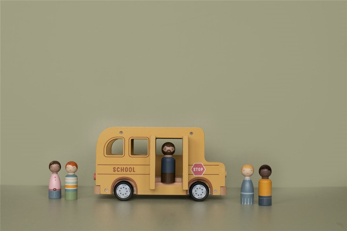 Bus Escolar con Muñecos