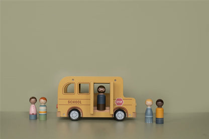 Bus Escolar con Muñecos